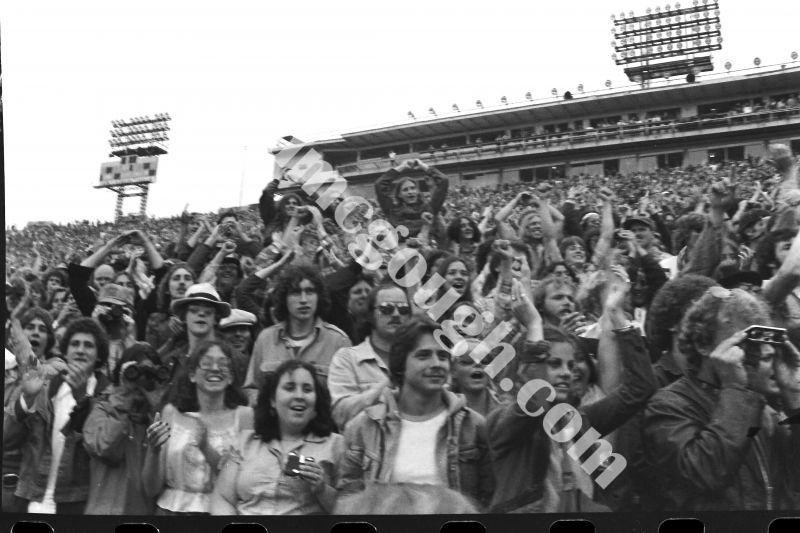Rolling Stones crowd, 1978, Veterans Stadium, Philadelphia.jpg